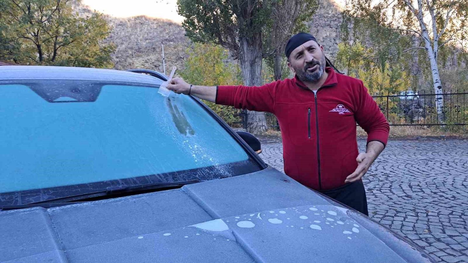 kars-buz-kesti-termometreler-eksi-7yi-gorunce-arac-camlari-buz-tuttu