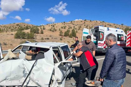 kazada-agir-yaralanan-surucu-hastanede-hayatini-kaybetti