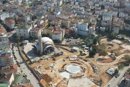 kent-meydaninda-calismalar-tam-gaz-devam