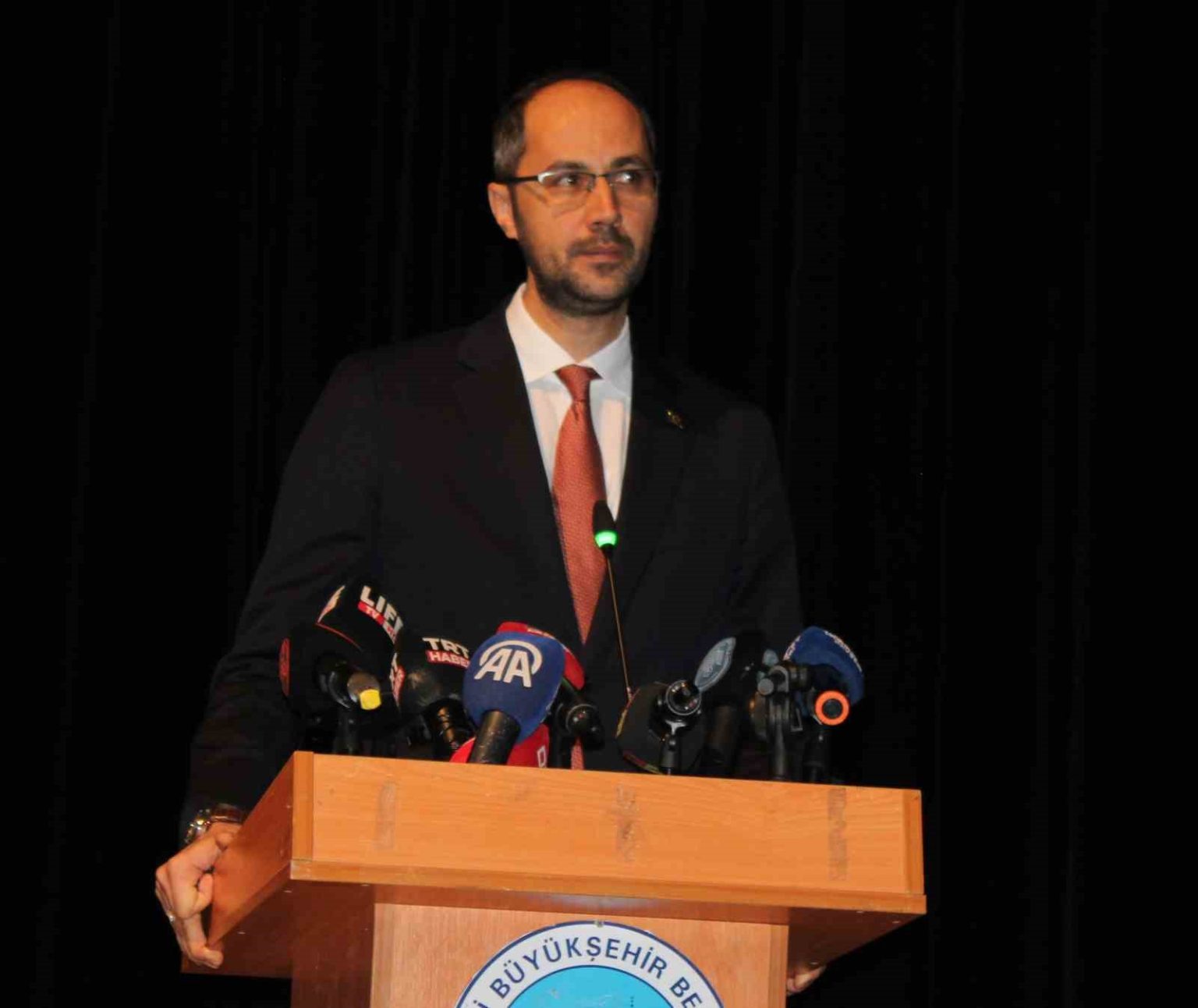 kentsel-donusum-baskani-alp-istanbulun-39-ilcesinde-donusum-projelerimiz-devam-ediyor