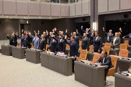 kktc-meclisinde-kibris-sorununa-iki-devletli-cozum-konusunda-karar-onerisi-oy-cokluguyla-kabul-edildi