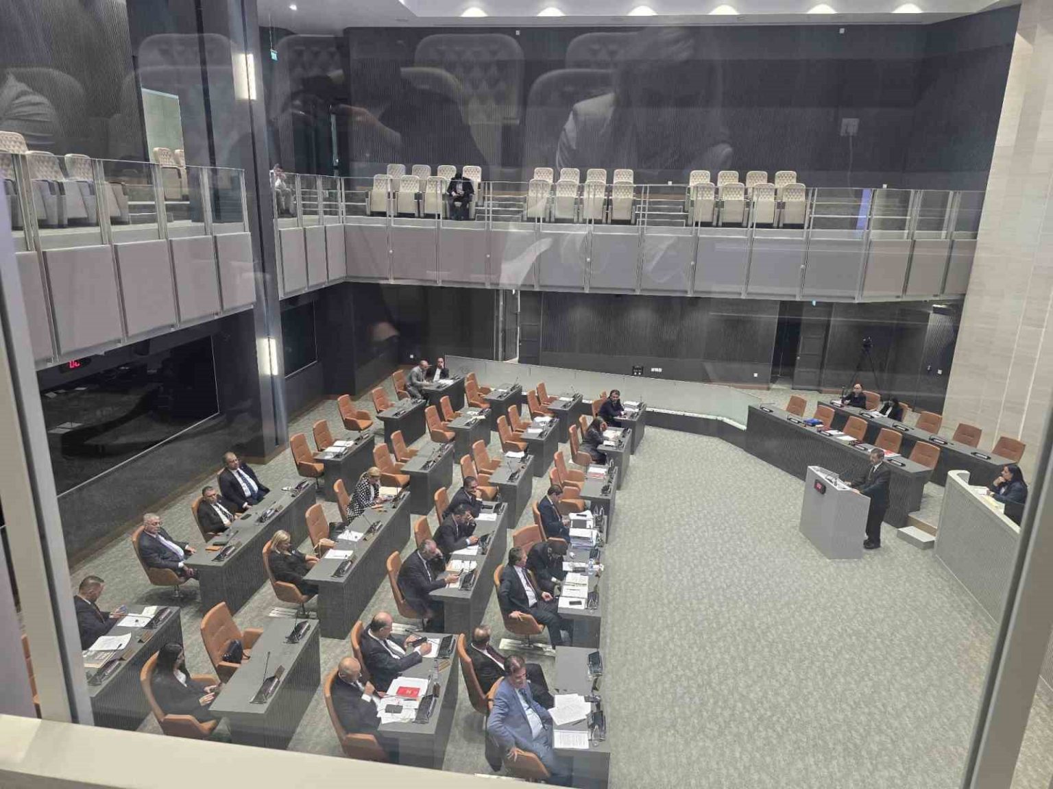 kktc-meclisindeki-iki-devletli-cozum-oturumunda-muhalefet-partisi-milletvekilleri-oturumu-terk-etti