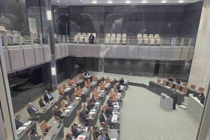 kktc-meclisindeki-iki-devletli-cozum-oturumunda-muhalefet-partisi-milletvekilleri-oturumu-terk-etti