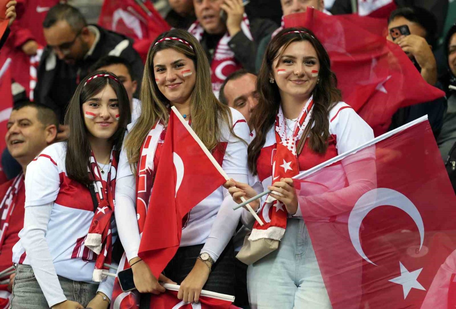 kocaelide-a-milli-futbol-takimina-yogun-ilgi
