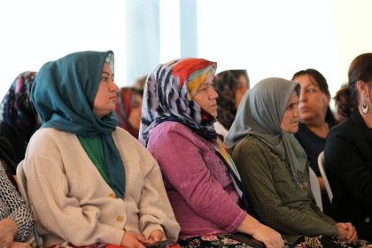 konyaaltinda-ciftci-kadinlar-bulustu