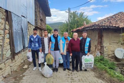 kopenez-koyundeki-evleri-yanan-ailelere-yardim-eli