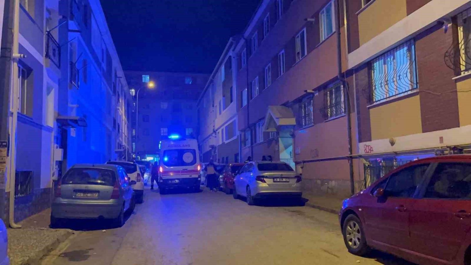 kotu-koku-ihbari-uzerine-gelen-ekipler-yasli-adami-evinde-olu-buldu