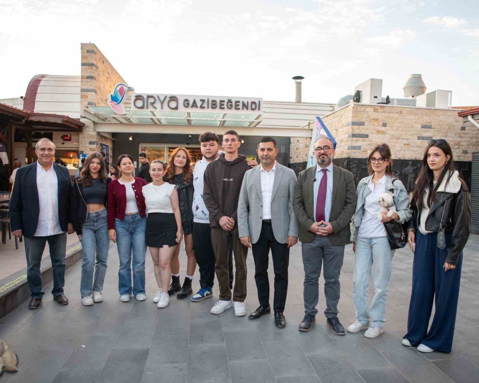 kusadasi-belediyesi-sofrasini-bu-yil-da-universitelilerle-paylasiyor