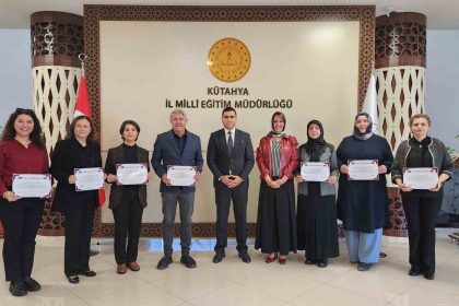 kutahyada-erasmus-projesi-katilimcilarina-belgeleri-takdim-edildi