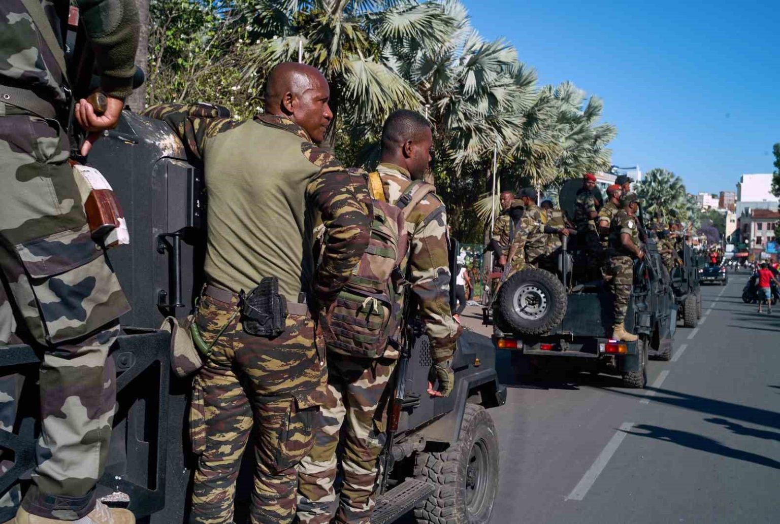 madagaskarda-ordu-yonetime-el-koydu