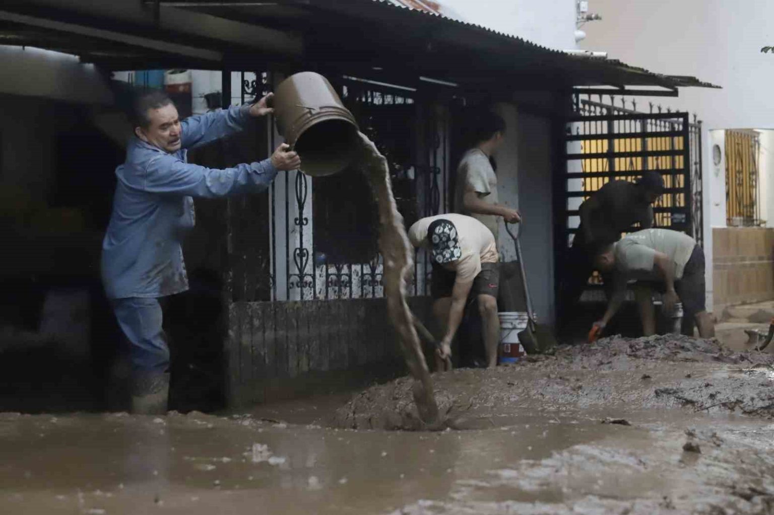 meksikadaki-sel-felaketinde-olu-sayisi-64e-yukseldi-65-kisi-ise-kayip