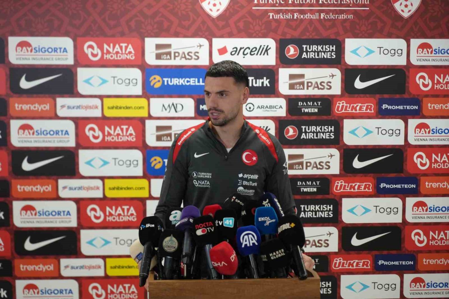 merih-demiral-4-1-plaka-oldu-kocaelililer-icin-ayri-guzellikte-oldu