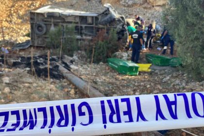 mersinde-6-iscinin-oldugu-kazada-ehliyetsiz-surucu-tutuklandi