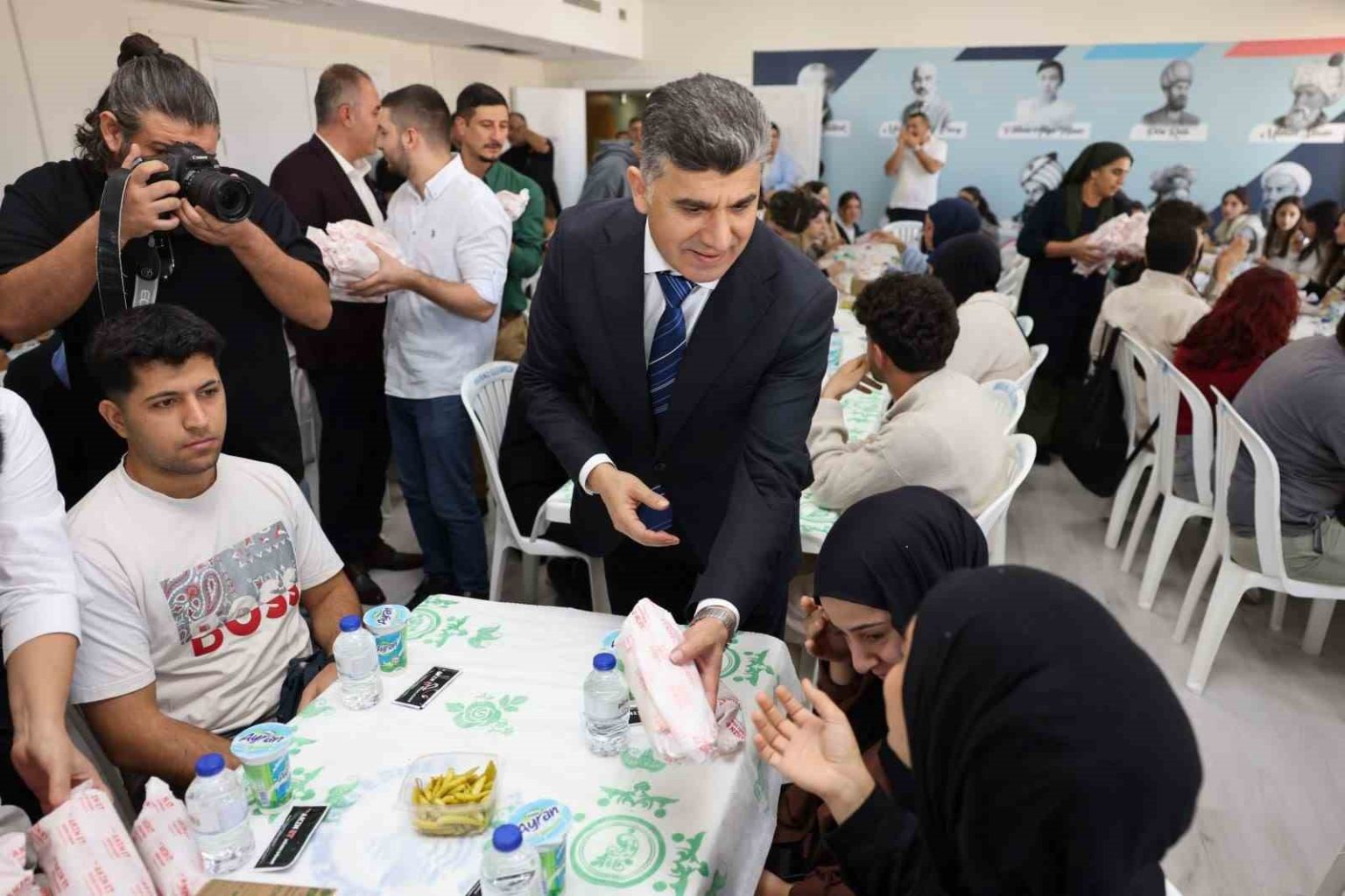 mersinde-sinava-hazirlanan-ogrencilere-doner-surprizi
