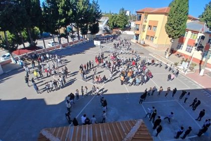 mersinde-tum-okullarda-es-zamanli-afet-tatbikati-gerceklestirildi