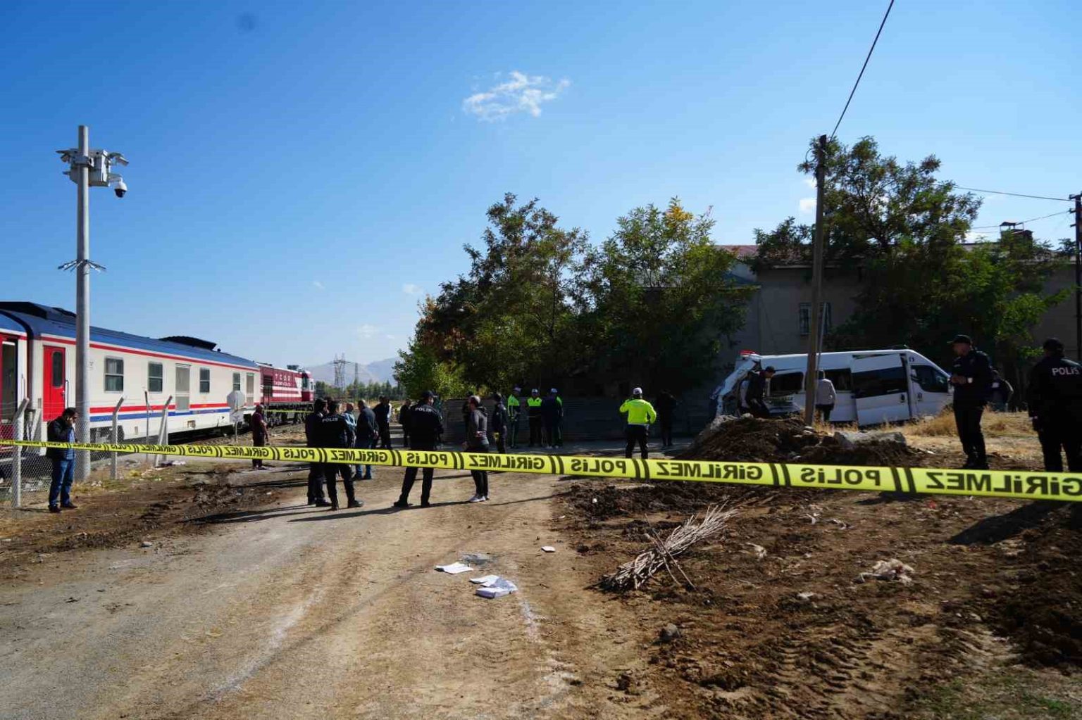 musta-tren-ogrenci-servisine-carpti-17-yarali