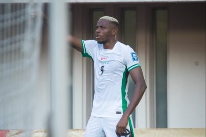 nijerya-victor-osimhenin-hat-trick-yaptigi-mac-sonunda-play-off-biletini-aldi