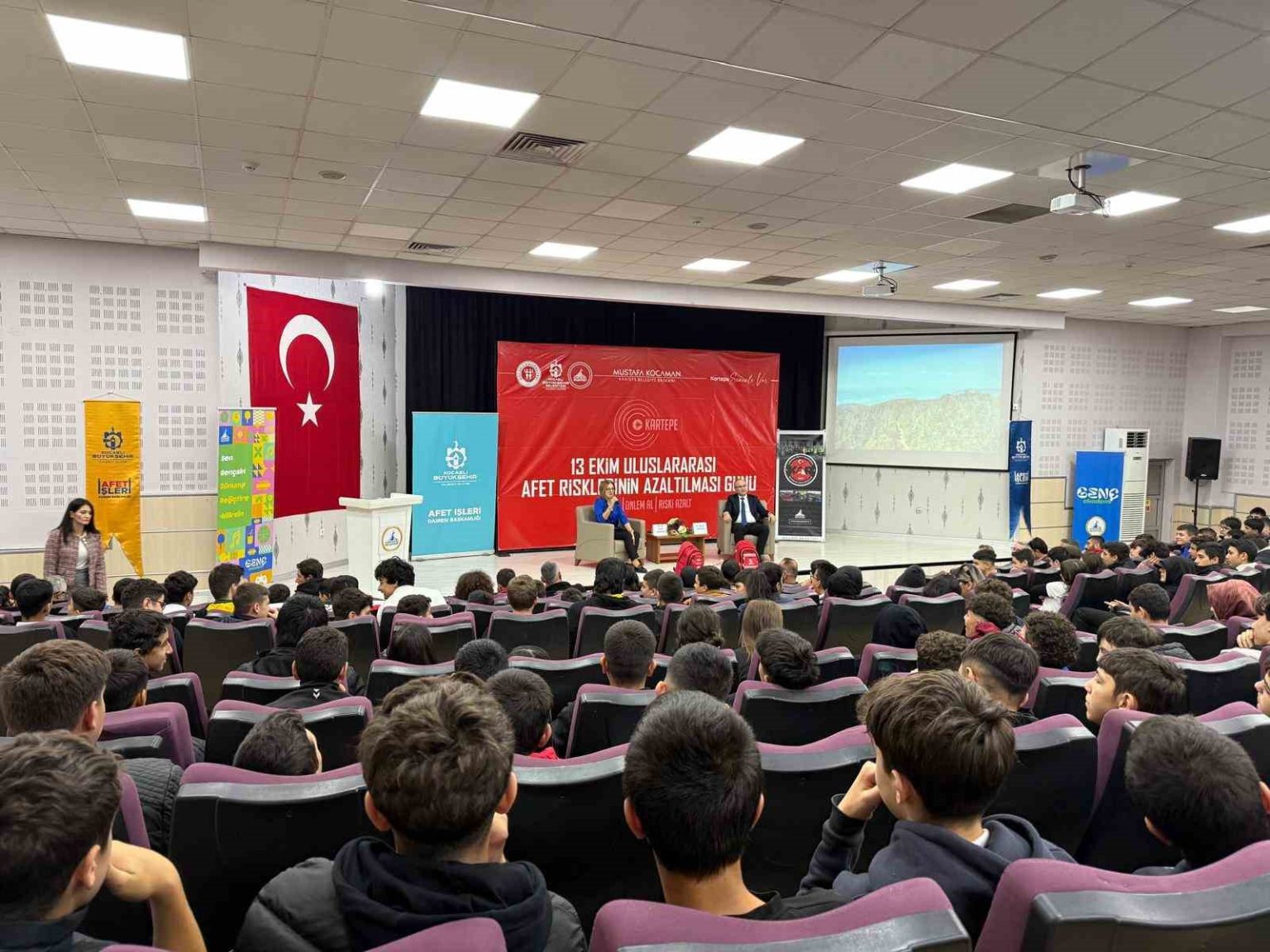 ogrenci-ve-yetiskinlere-afet-egitimi