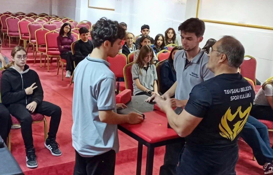 ogrencilere-bilek-guresinin-incelikleri-anlatildi