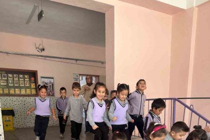 okulda-deprem-tahliye-tatbikati-yapildi