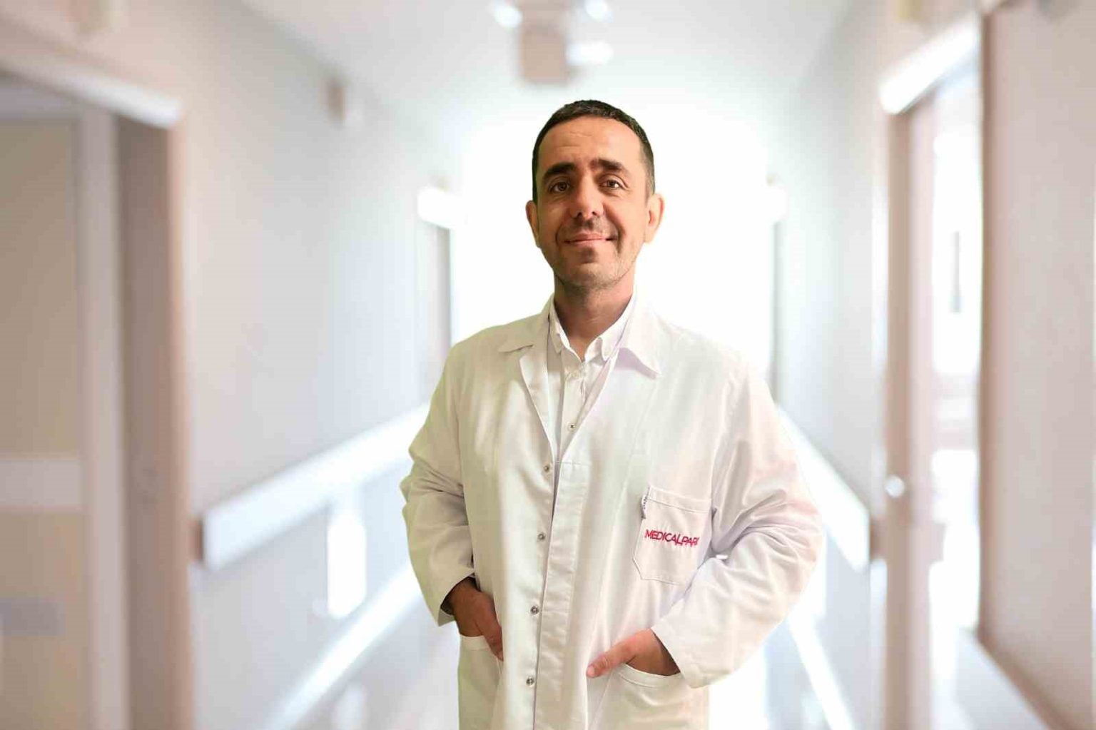 opr-dr-hakan-peker-her-8-kadindan-1i-meme-kanseri-riski-altinda