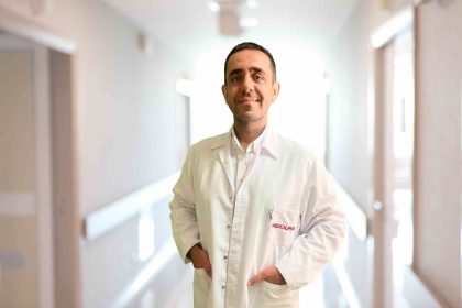 opr-dr-hakan-peker-her-8-kadindan-1i-meme-kanseri-riski-altinda