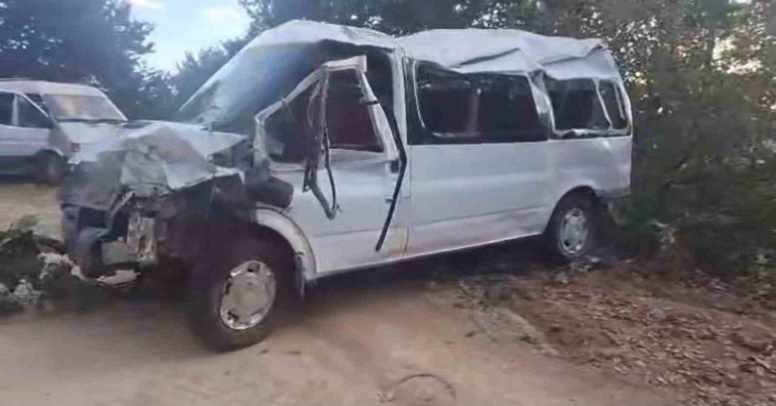 orduda-minibus-sarampole-devrildi-11-yarali