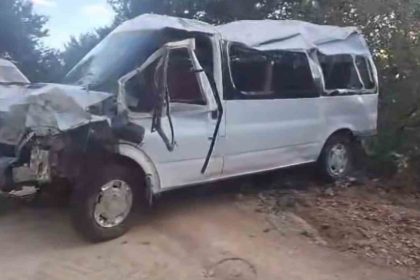 orduda-minibus-sarampole-devrildi-11-yarali