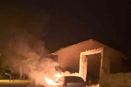 park-halindeki-otomobil-alev-alev-yandi