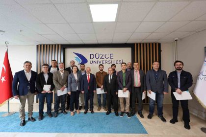 rektor-sozbir-dunyanin-en-etkili-bilim-insanlari-listesine-giren-akademisyenlerle-bulustu