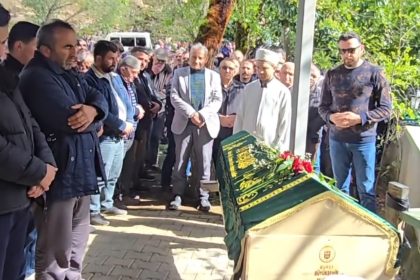 sahnede-kalp-krizi-geciren-giresunlu-sanatci-son-yolculuguna-ugurlandi