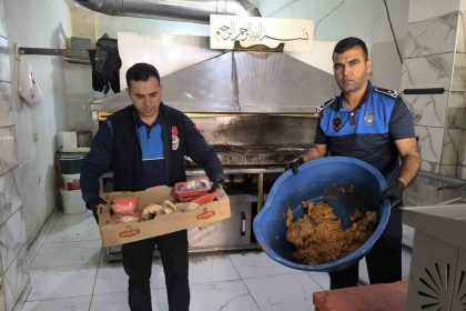 sanliurfada-tarihi-gecmis-183-kilo-tavuk-eti-imha-edildi