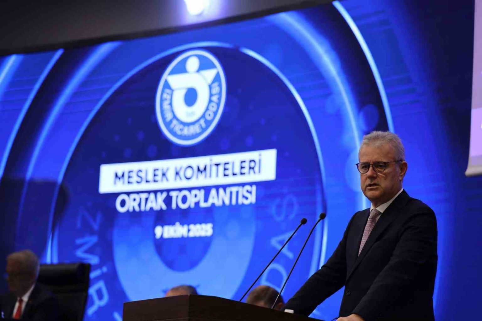 sektorlerin-cozum-bekleyen-konulari-iztoda-gorusuldu