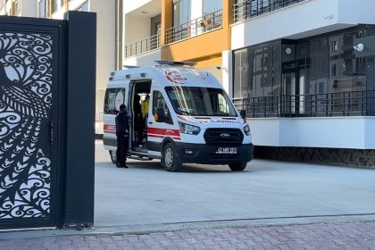 silahla-oynarken-kendini-yaraladi