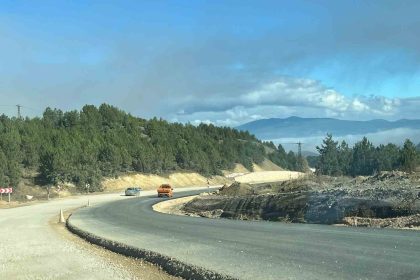 tavsanli-domanic-yolunda-calismalar-suruyor