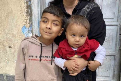 tedaviyle-dunyanin-renklerini-ilk-defa-goren-2-kardes-baska-hastalara-da-umut-oldu