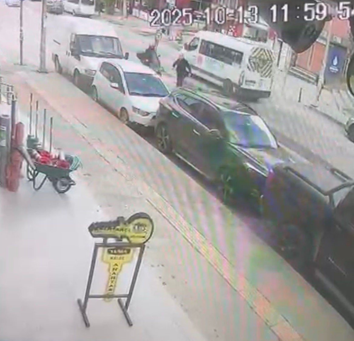 umraniyede-feci-kaza-motosiklet-yayaya-carpti