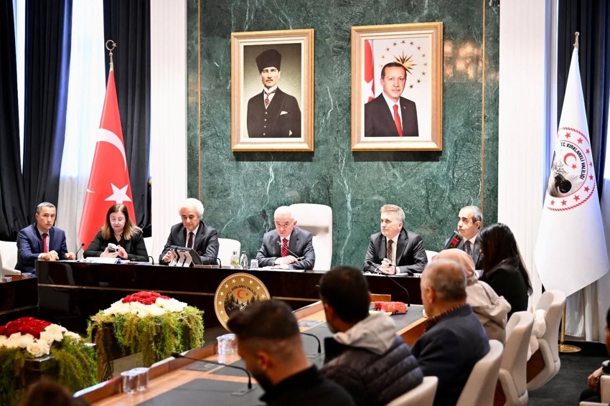 vali-turan-vatandaslarin-taleplerini-dinledi