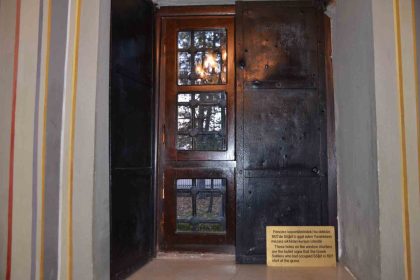 yunan-isgalinin-izleri-hala-ertugrulgazi-turbesinde-duruyor