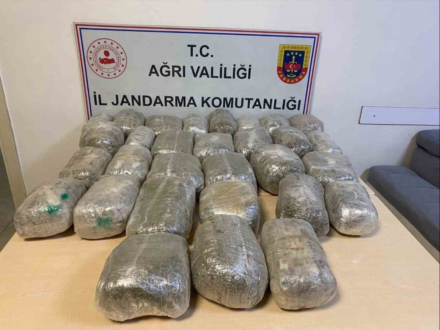 agrida-32-kilogram-esrar-ele-gecirildi