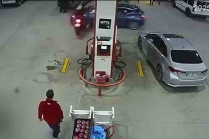 akaryakit-istasyonundaki-kaza-kameralara-yansidi