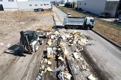 akdeniz-belediyesi-ekipleri-ayni-bolgede-tonlarca-cop-ve-hurda-topladi