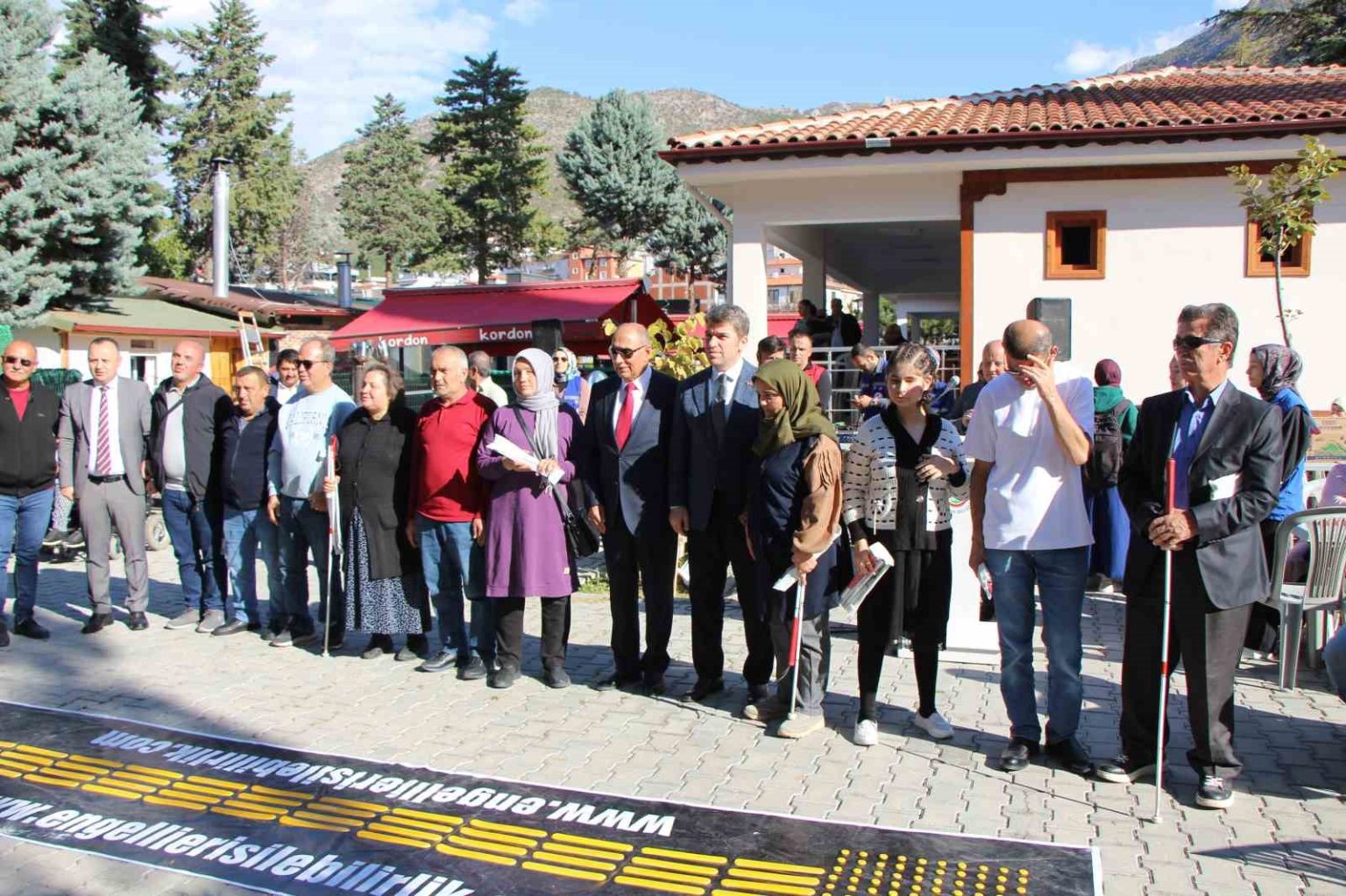 amasyada-gorme-engellilere-beyaz-baston-dagitildi