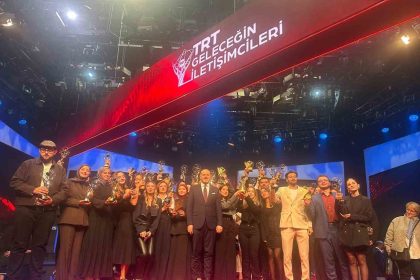 anadolu-universitesi-ogrencileri-trt-gelecegin-iletisimcileri-yarismasindan-odullerle-dondu