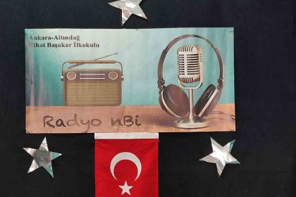 ankaranin-ilk-okul-radyosunda-programlari-minikler-hazirliyor