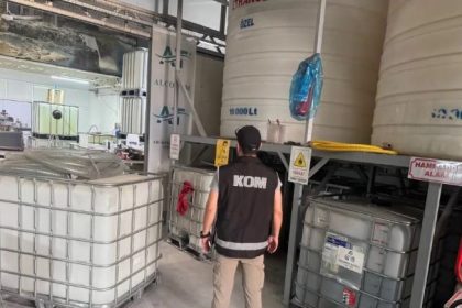 antalyada-kacak-alkol-operasyonu-14-bin-884-litre-kacak-alkol-ele-gecirildi