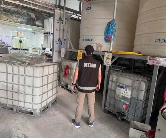 antalyada-kacak-alkol-operasyonu-14-bin-884-litre-kacak-alkol-ele-gecirildi