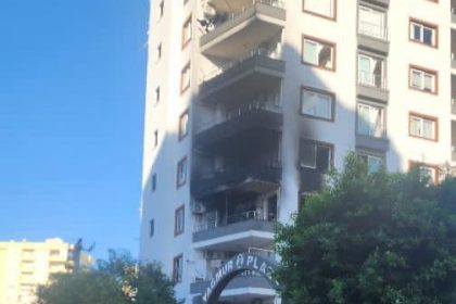 apartman-dairesi-cikan-yanginda-kullanilamaz-hale-geldi