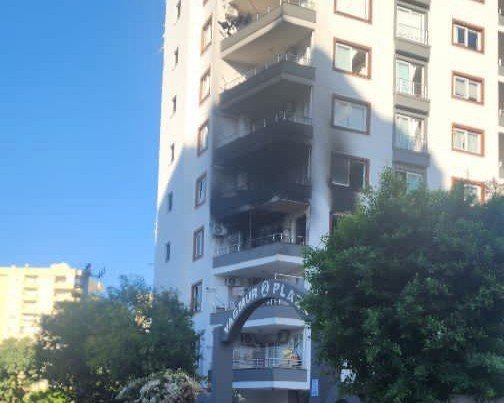 apartman-dairesi-cikan-yanginda-kullanilamaz-hale-geldi