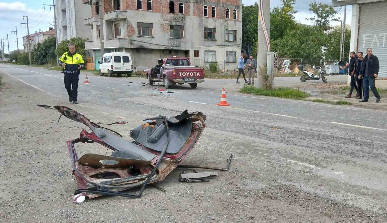 bafrada-kamyon-ile-pikap-carpisti-1-yarali